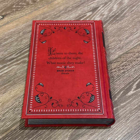 Dracula : (Barnes and Noble Collectible Classics: Flexi Edition) by Stoker Bram - Picture 4 of 7